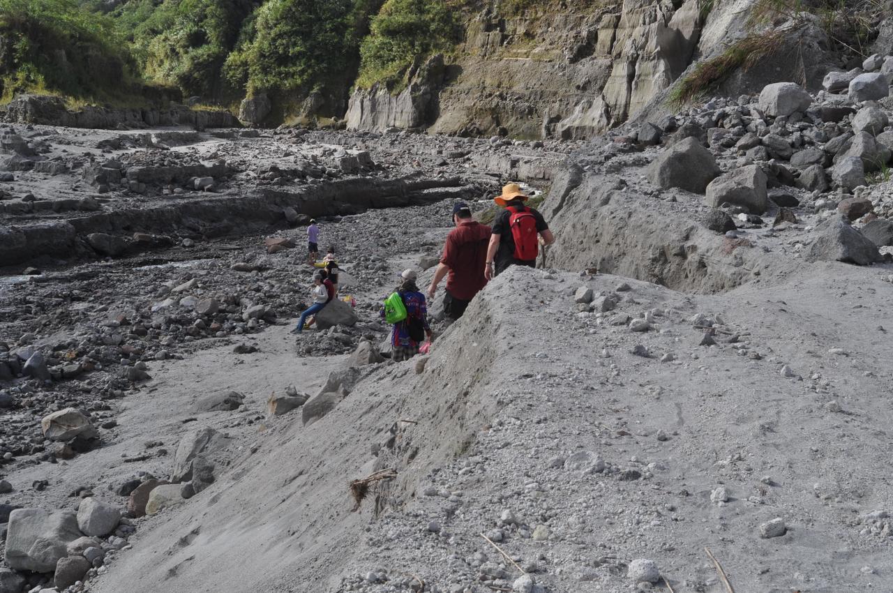 Bognot Lodge : Alvin Bognot Mt Pinatubo Guesthouse And Tours Santa Juliana Extérieur photo