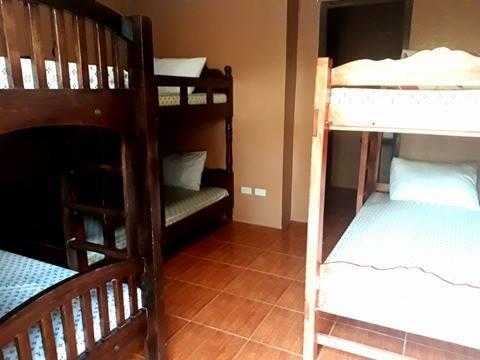 Bognot Lodge : Alvin Bognot Mt Pinatubo Guesthouse And Tours Santa Juliana Extérieur photo